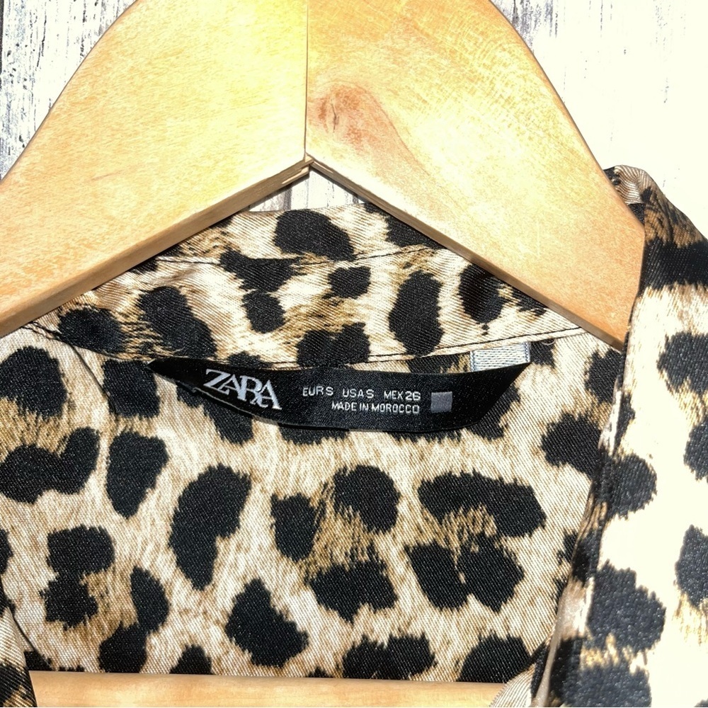 Zara Leopard Print Satin Button Down Blouse Long Sleeve Pocket Top Size S - Picture 5 of 6